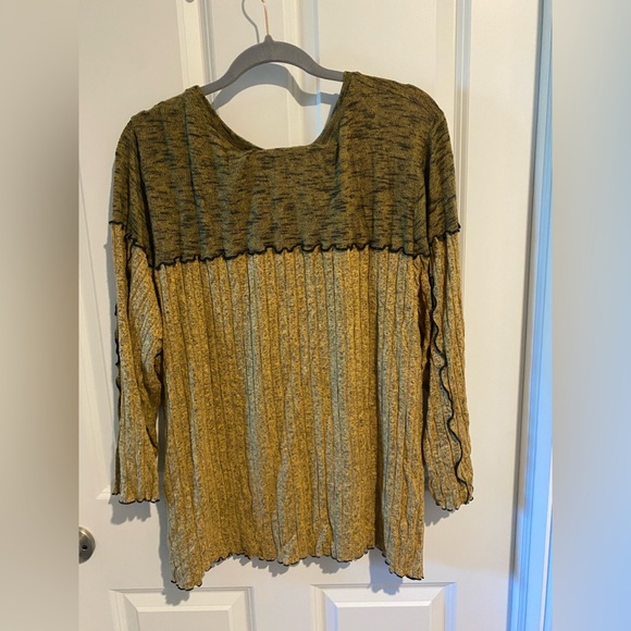 Cato, women’s long sleeve top, size 22/24, with stitching detail. - Picture 7 of 7